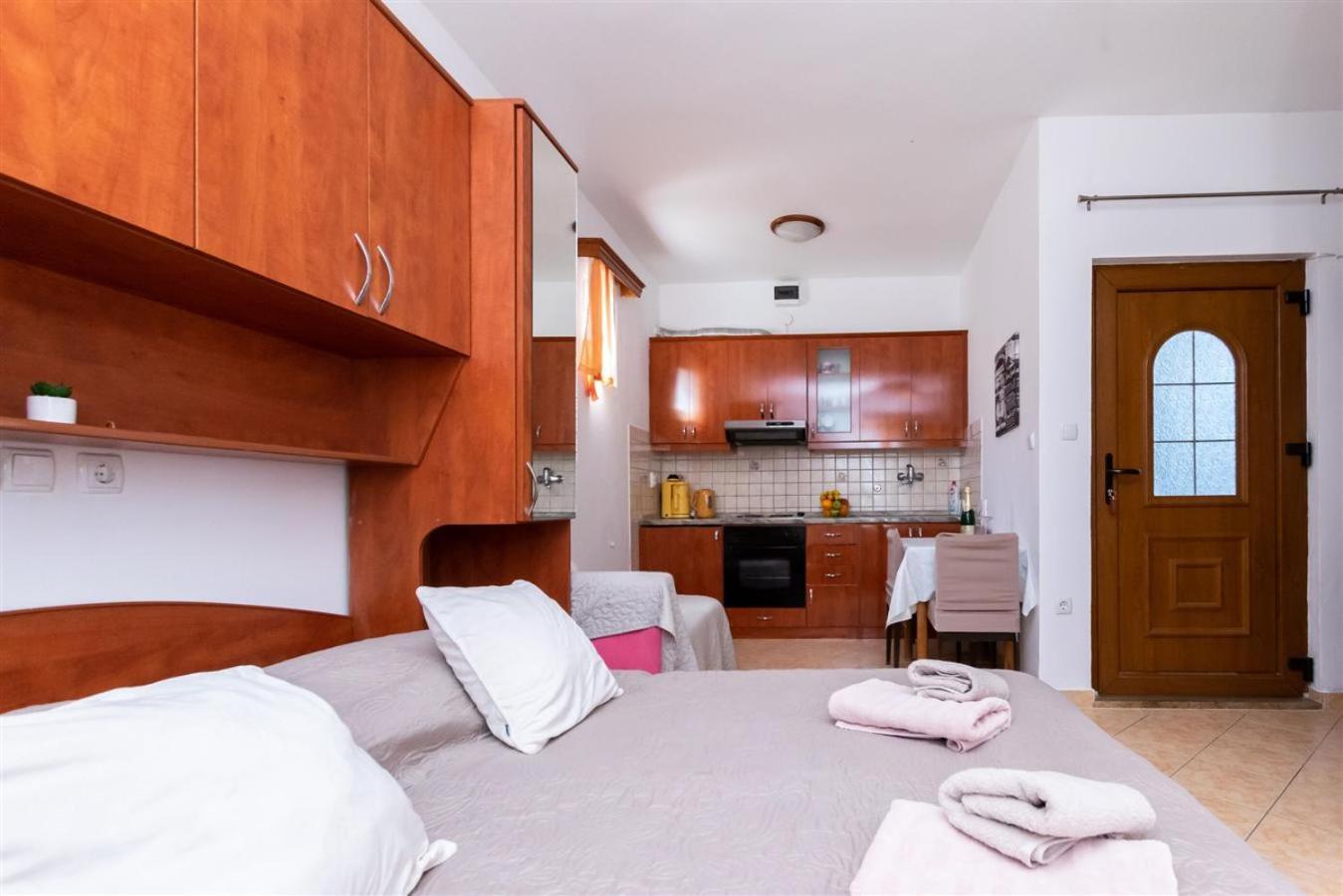 Apartment Dragan I Slavica Lopar Bagian luar foto