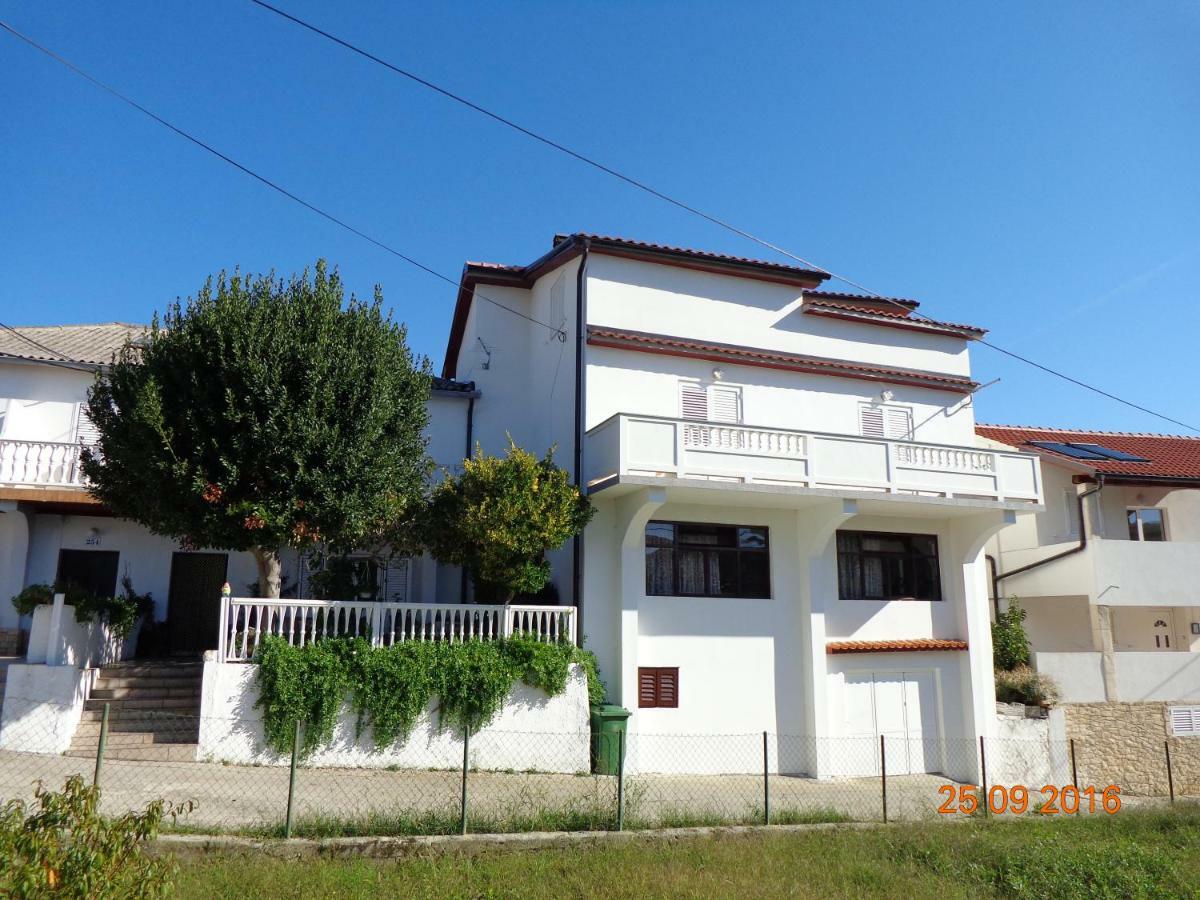 Apartment Dragan I Slavica Lopar Bagian luar foto