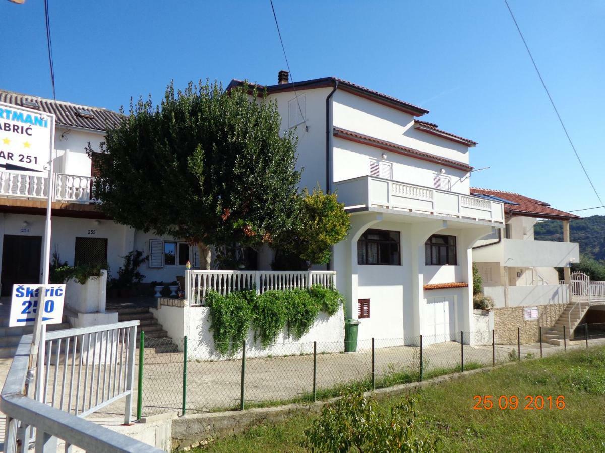 Apartment Dragan I Slavica Lopar Bagian luar foto